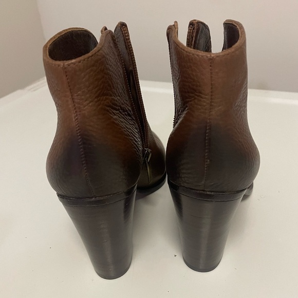 Vince Camuto Franeli Brown Leather Stacked Heel Ankle Boots Bootie Size 6.5 - Picture 3 of 5
